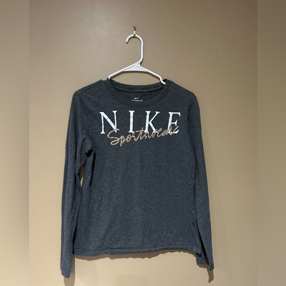 Nike long sleeve tee size Small